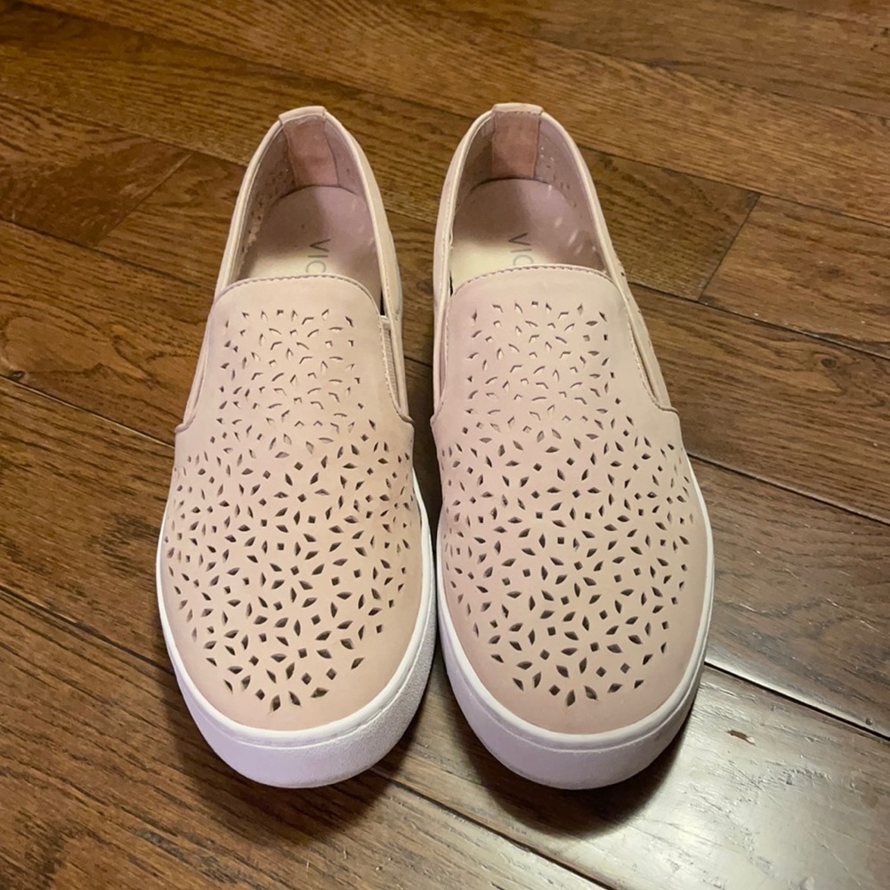 Vionic Midi Perf Blush Pink Cut Out Sneakers